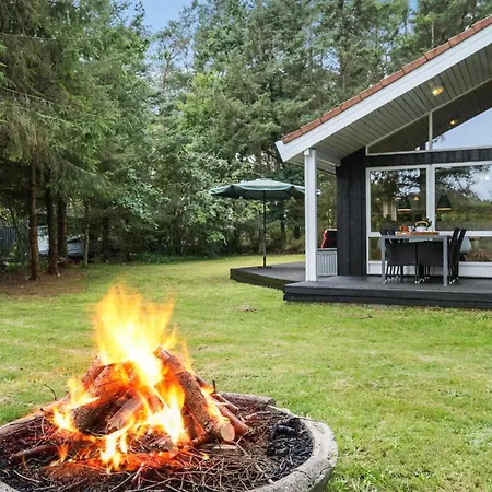 Holiday home 4 Bedroom Stunning In Hals